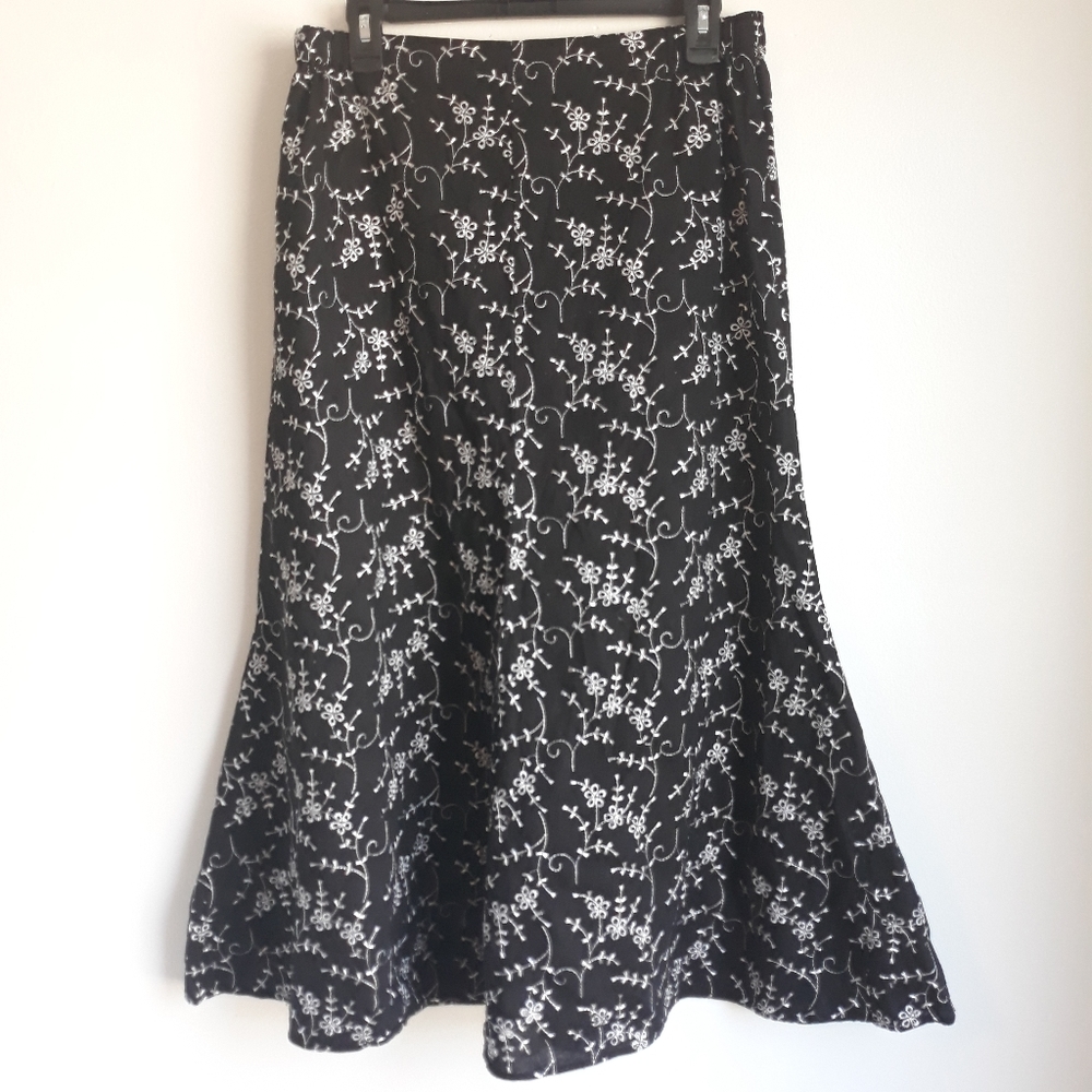 Vintage Willow Black And White Floral Embroidered Flare Linen Cotton Maxi Skirt